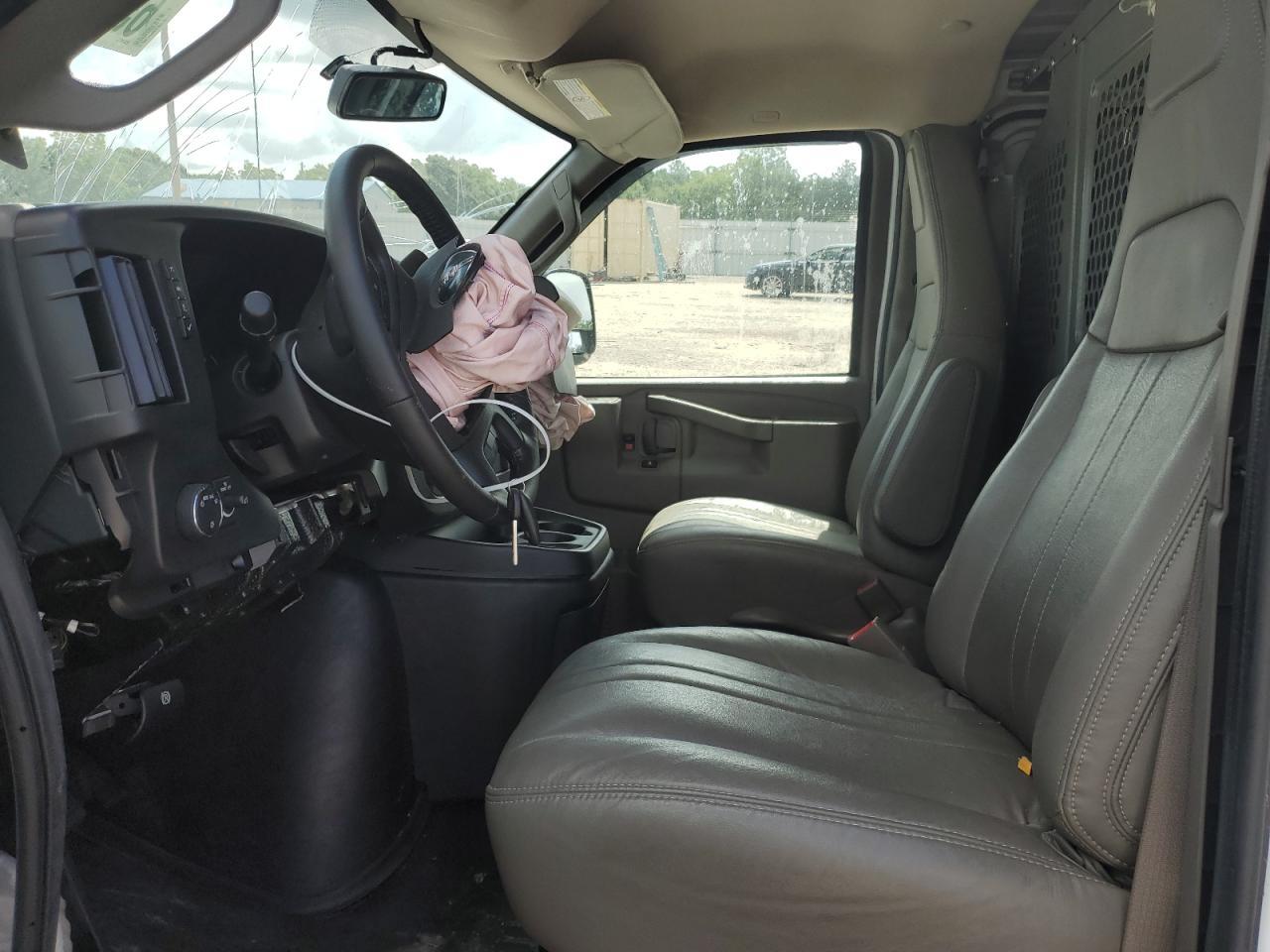 2023 GMC Savana G2500 - Фото 7