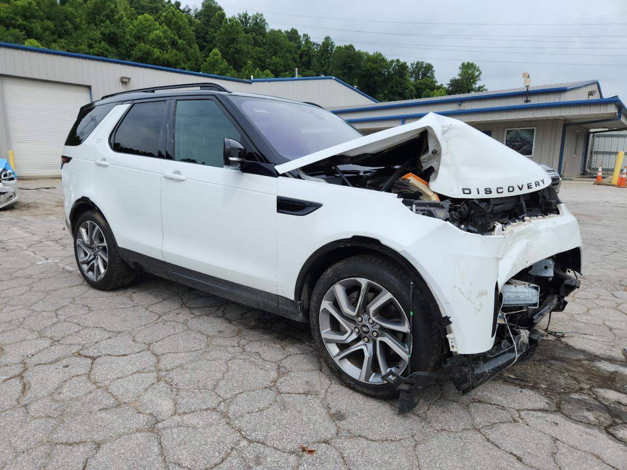 2020 Land Rover Discovery Landmark - Image 4