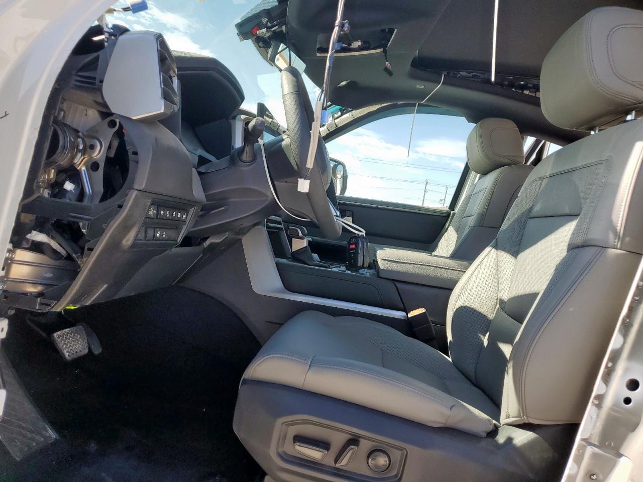 2025 Toyota Tundra Crewmax Limited - Image 7