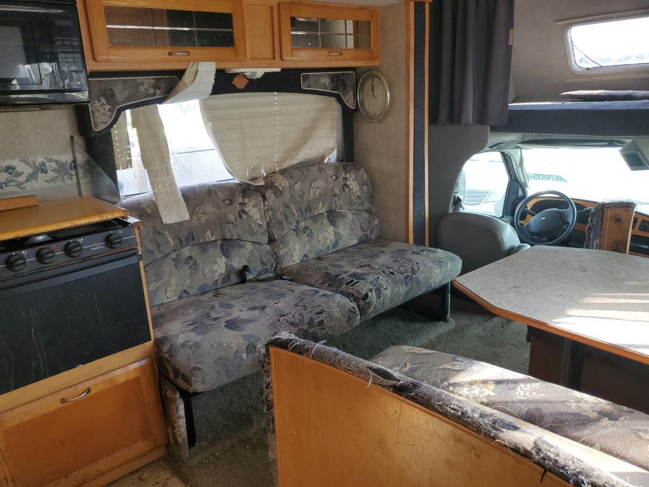 2005 Ford Econoline E450 Super Duty Cutaway Van - Image 5