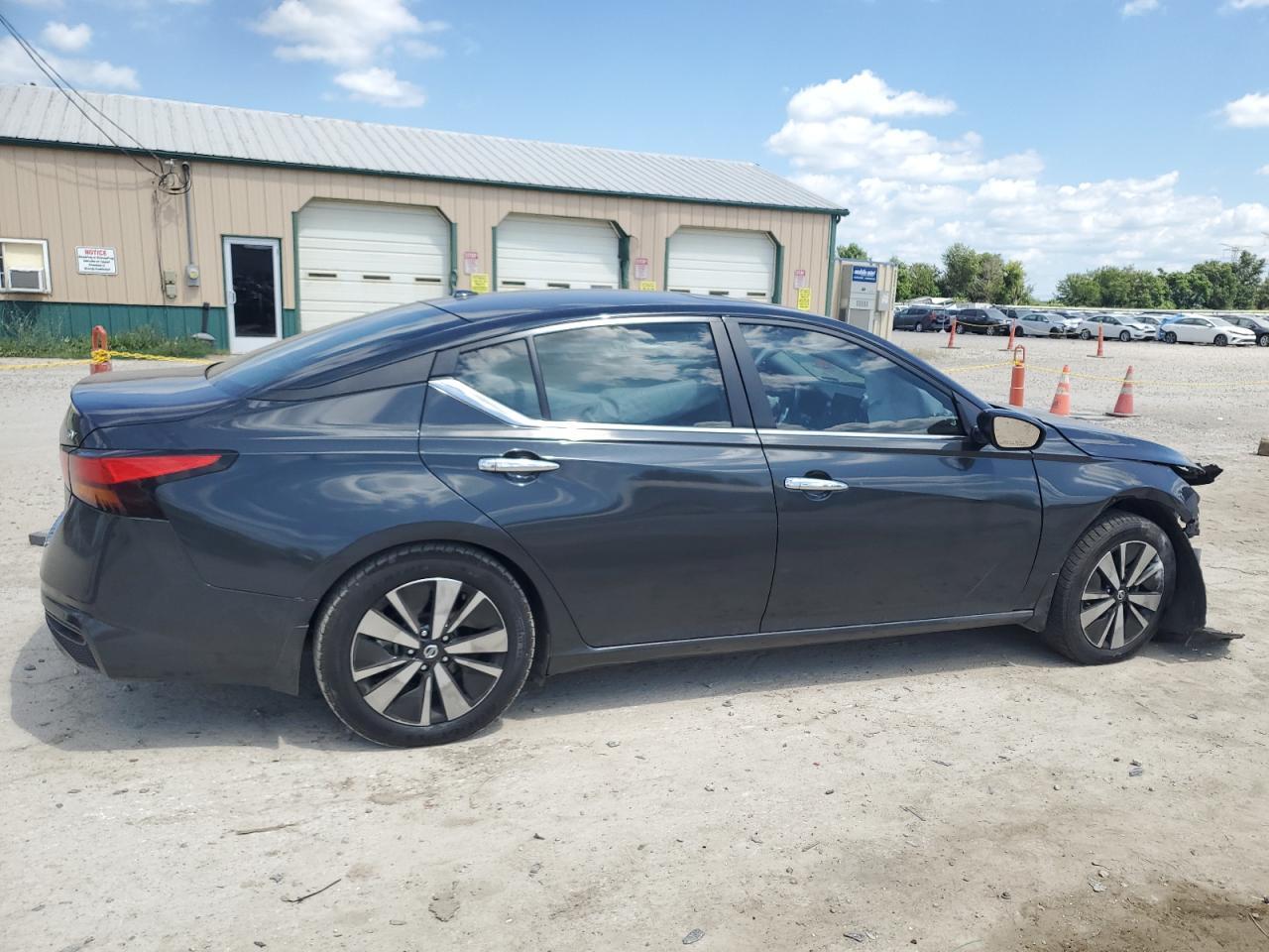 2022 Nissan Altima Sv - Image 3