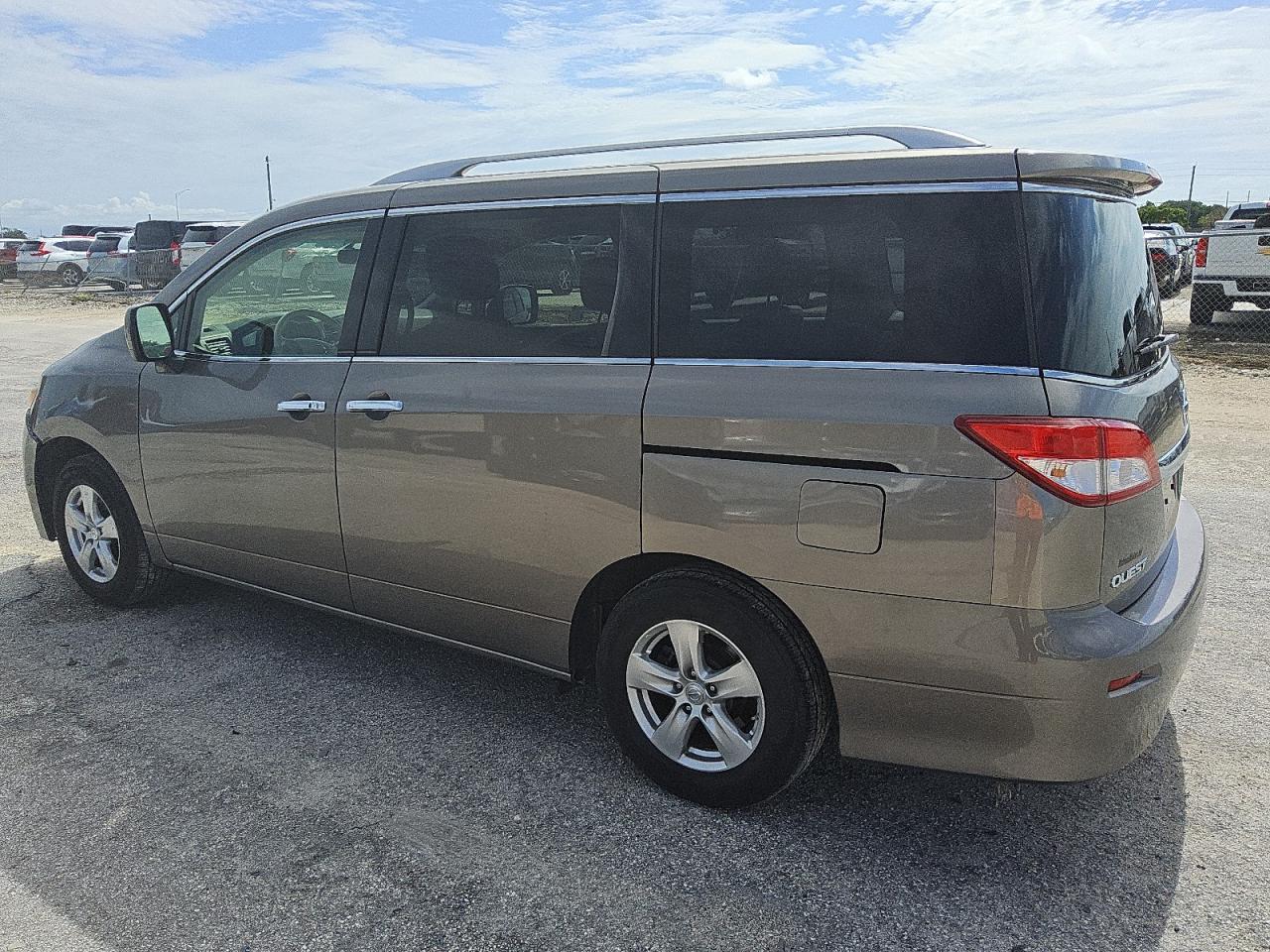 2016 Nissan Quest S - Фото 2