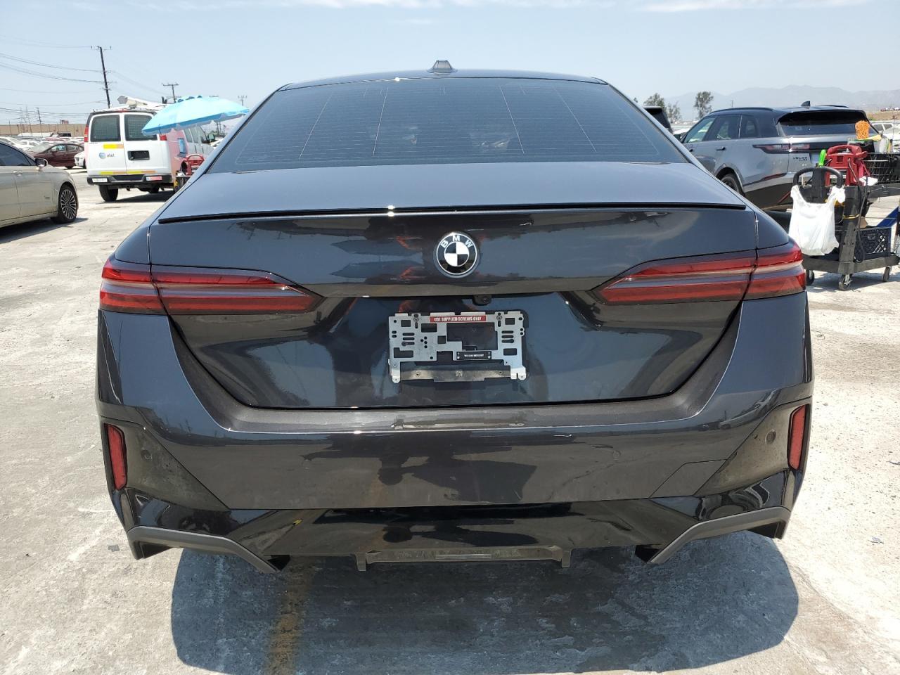 2024 BMW 530 I - Фото 6