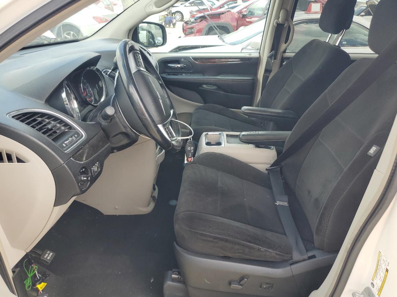 2013 Chrysler Town & Country Touring - Фото 7