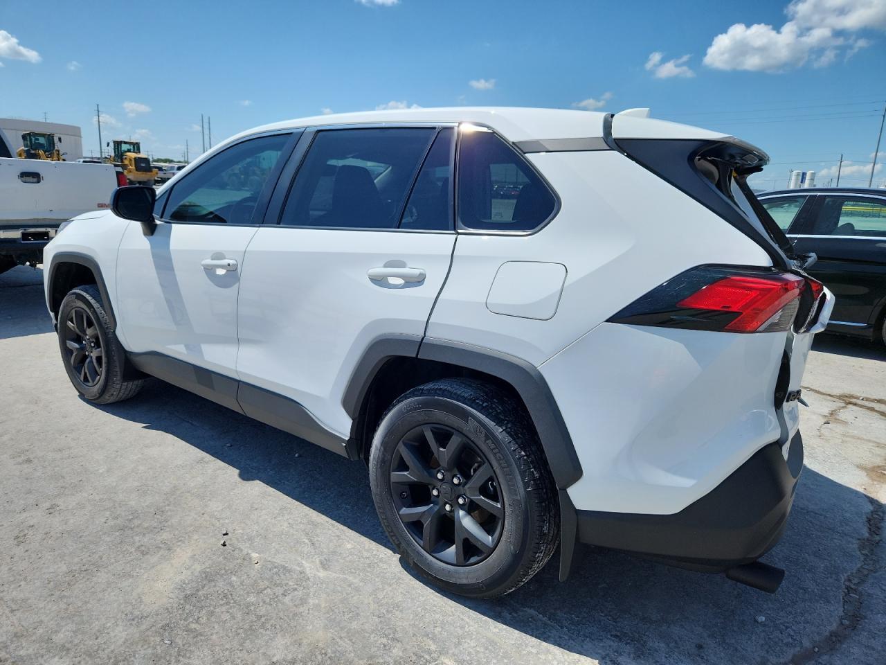 2024 Toyota Rav4 Le - Фото 2
