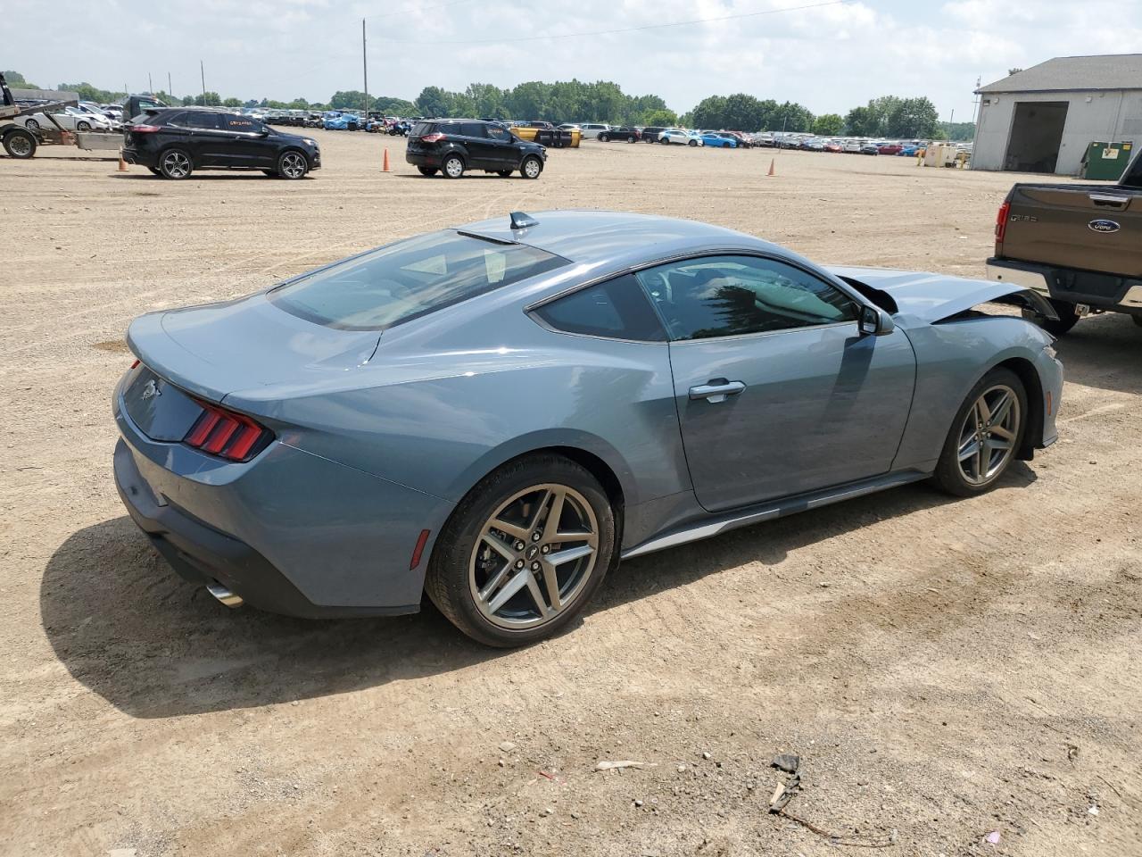 2025 Ford Mustang - Фото 3
