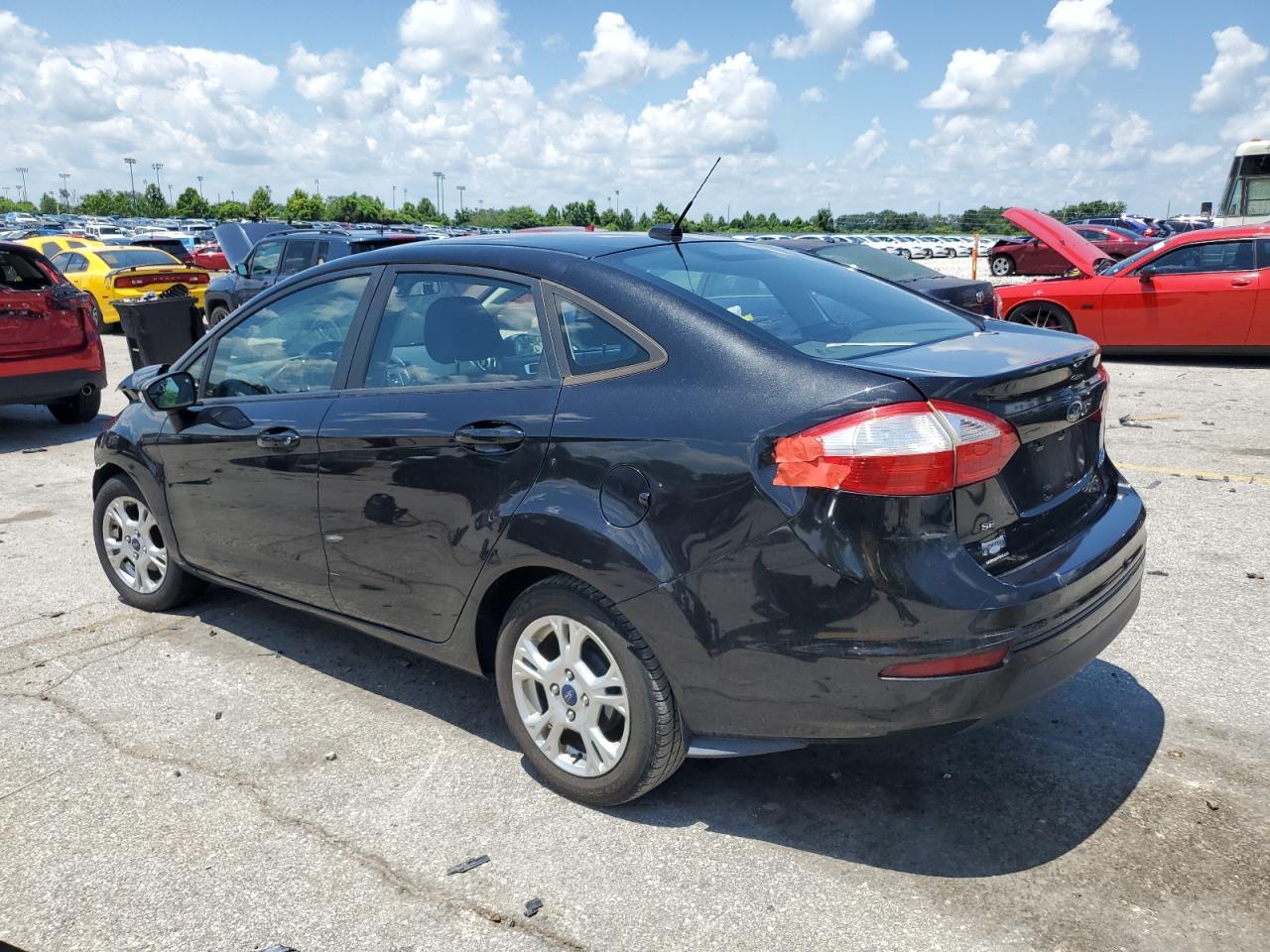 2015 Ford Fiesta Se - Фото 2