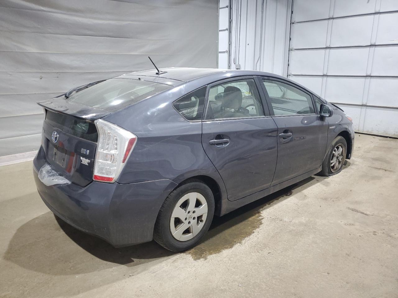 2011 Toyota Prius Two - Фото 3