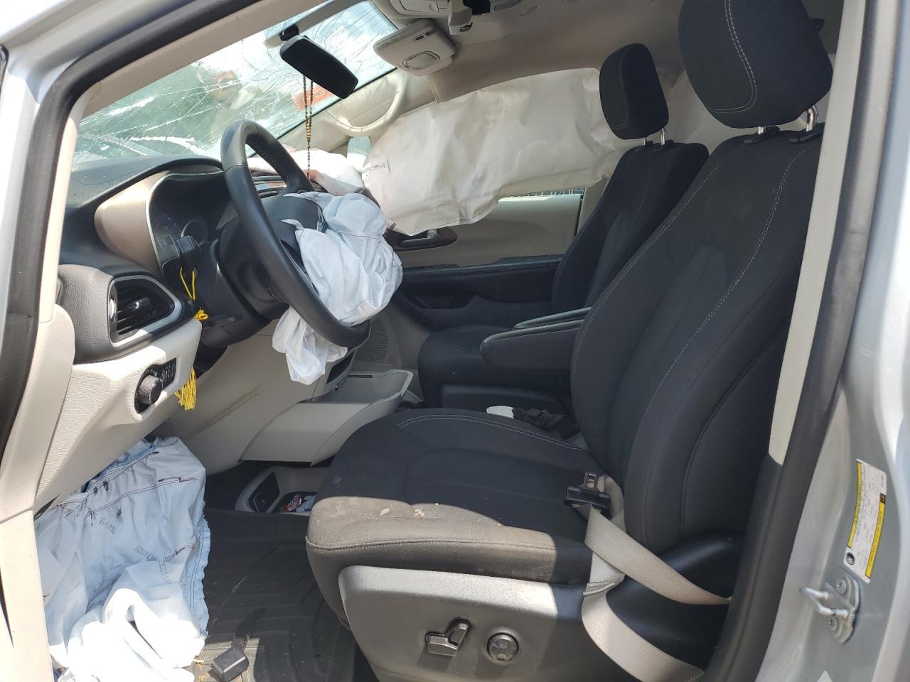 2022 Chrysler Voyager Lx - Image 7