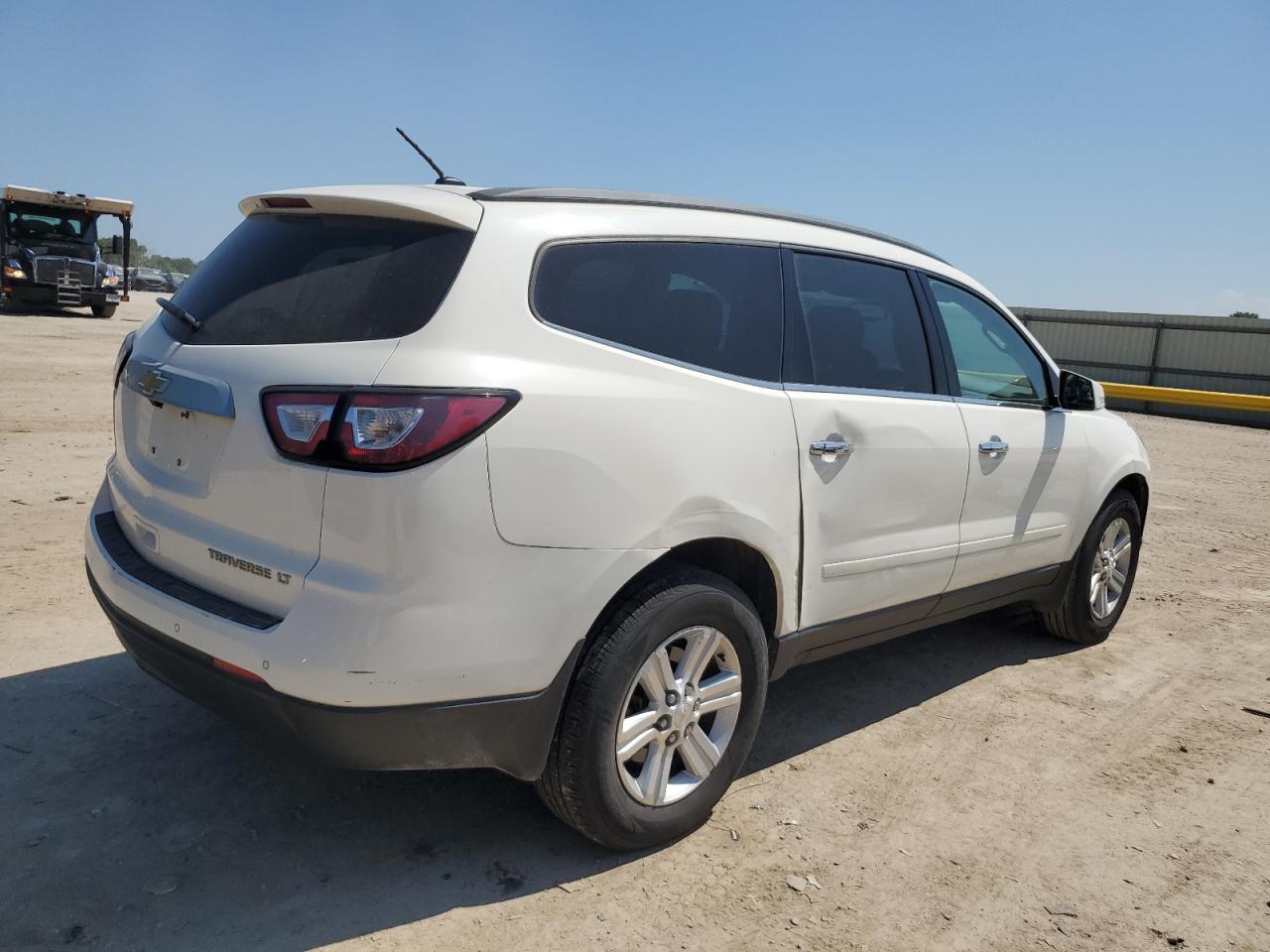 2014 Chev Traverse - Image 3
