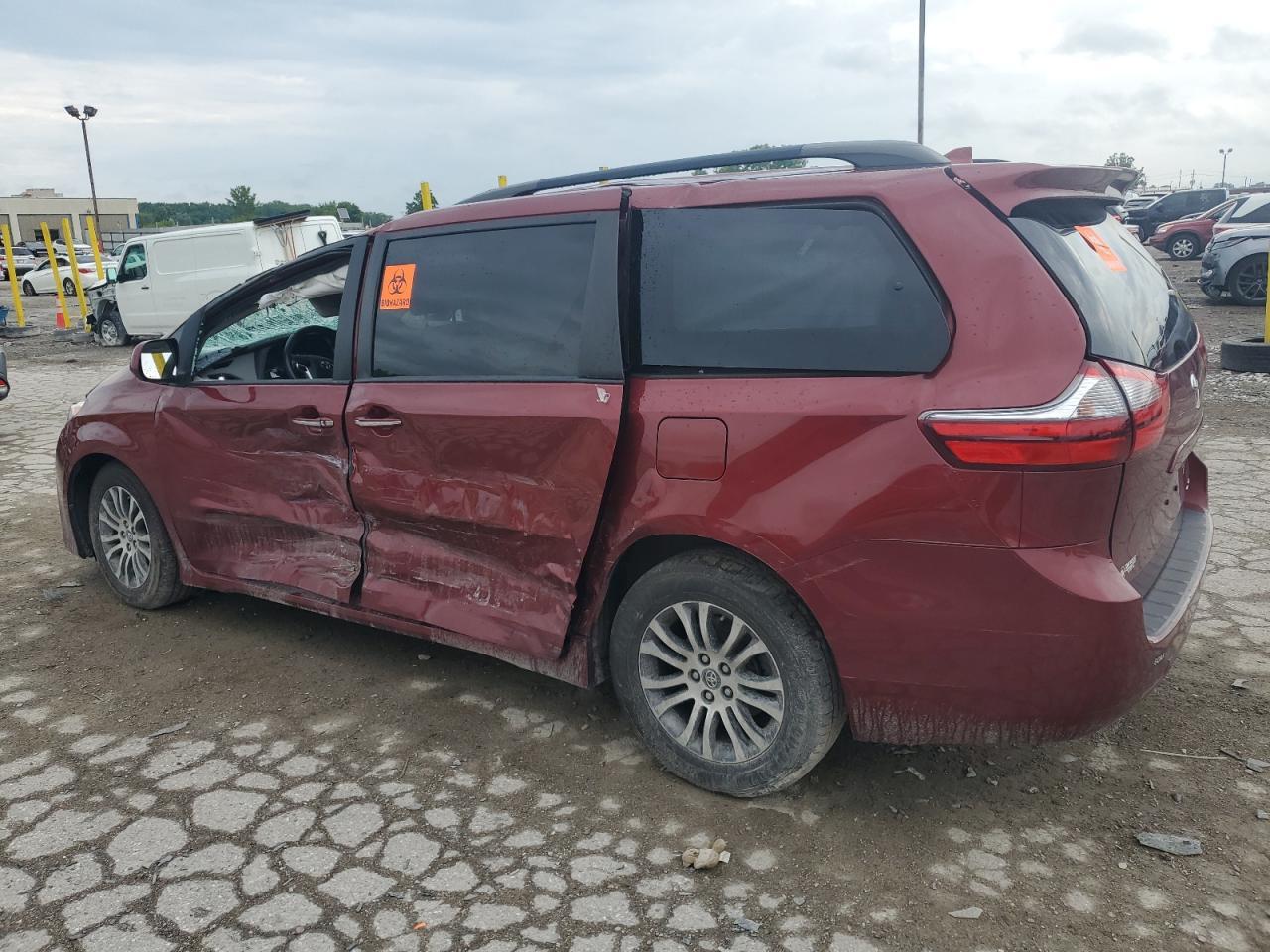 2020 Toyota Sienna Xle - Фото 2