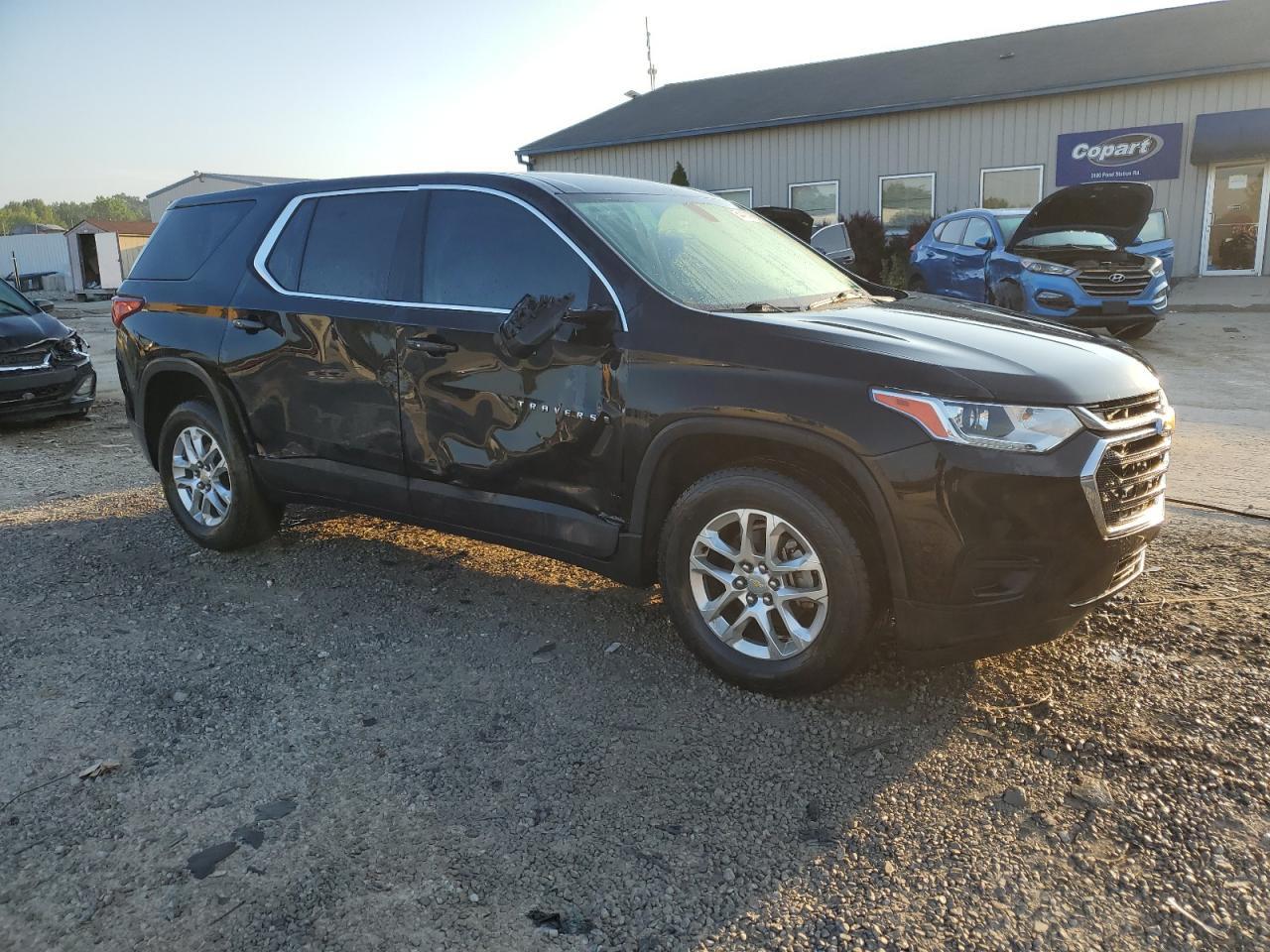 2019 Chevrolet Traverse Ls - Фото 4