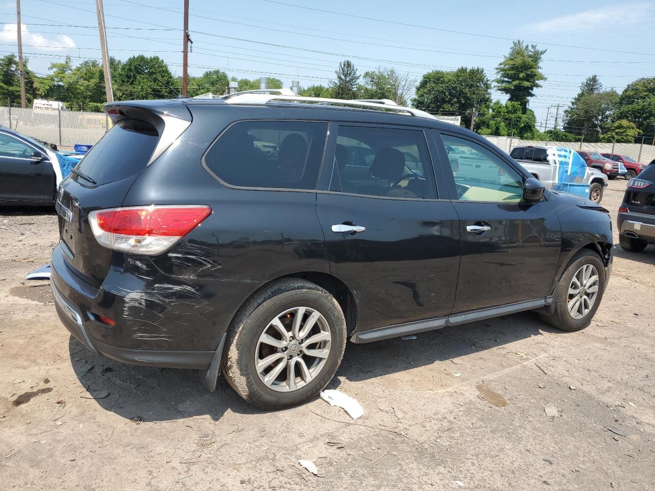 2016 Nissan Pathfinder S - Image 3