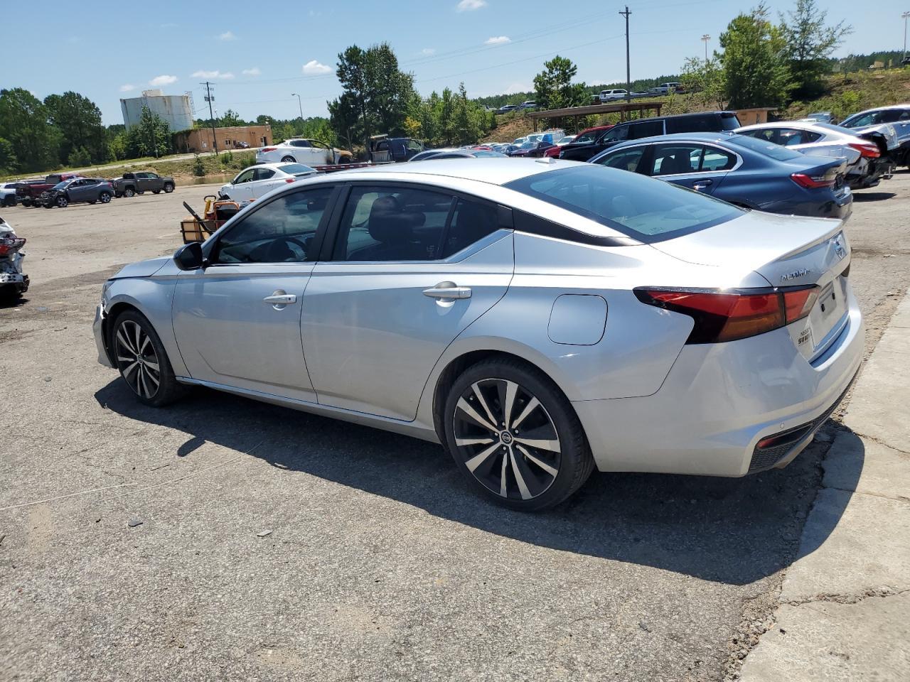 2022 Nissan Altima Sr - Image 2