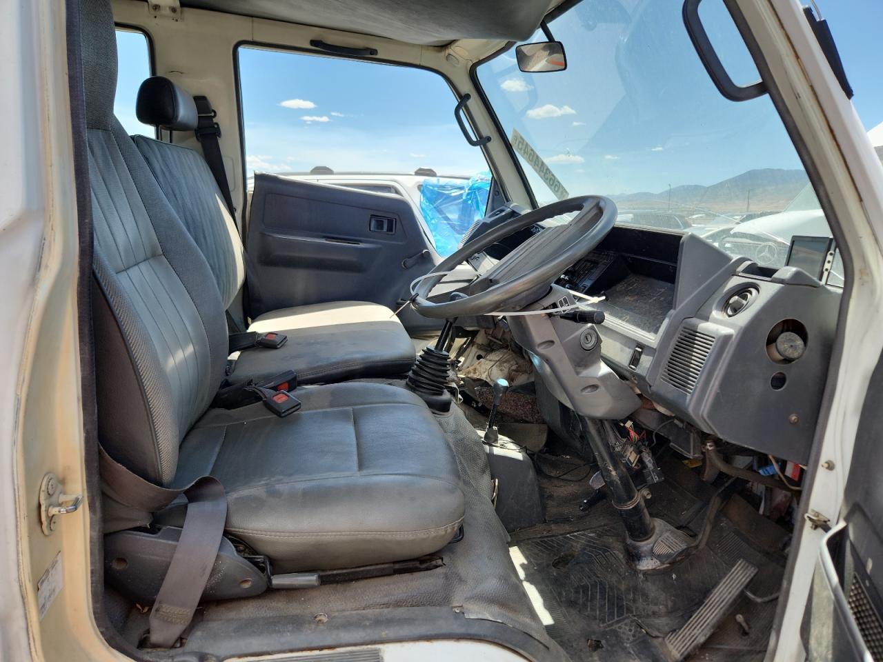 1993 Toyt Hiace - Image 7