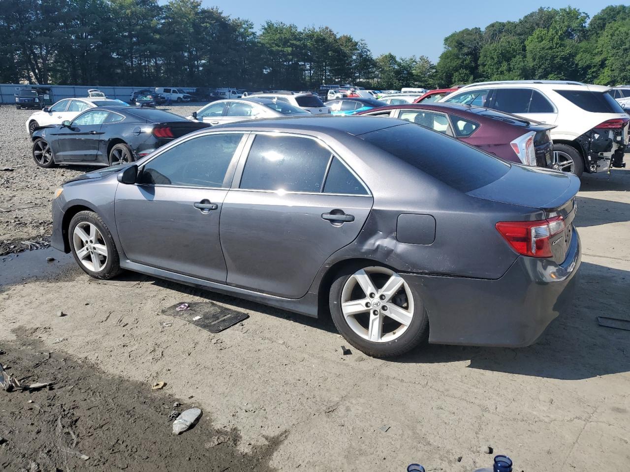 2014 Toyota Camry L - Фото 2