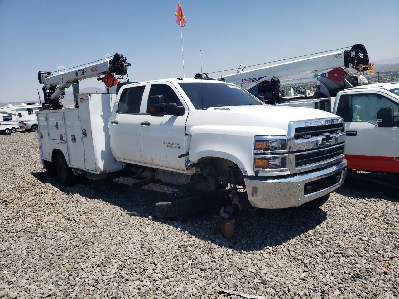 2022 Chevrolet Silverado Medium Duty - Фото 4