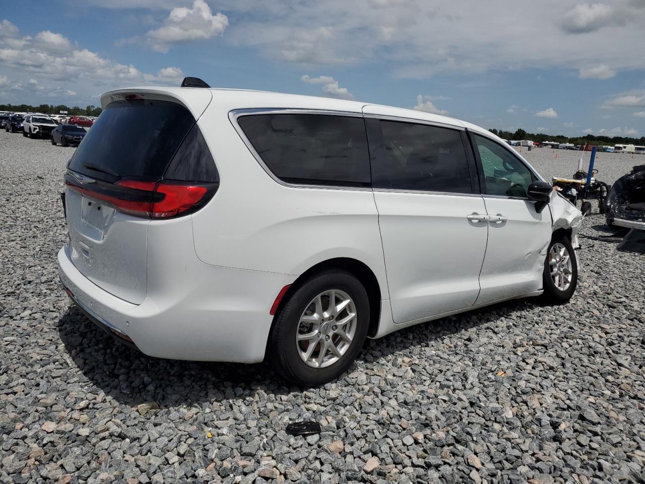 2024 Chrysler Pacifica Touring L - Фото 3