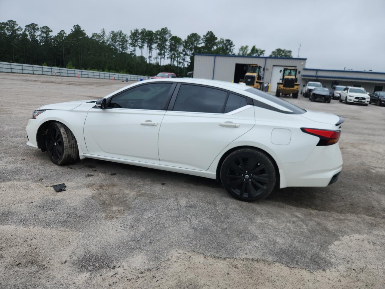 2022 Nissan Altima Sr - Image 2