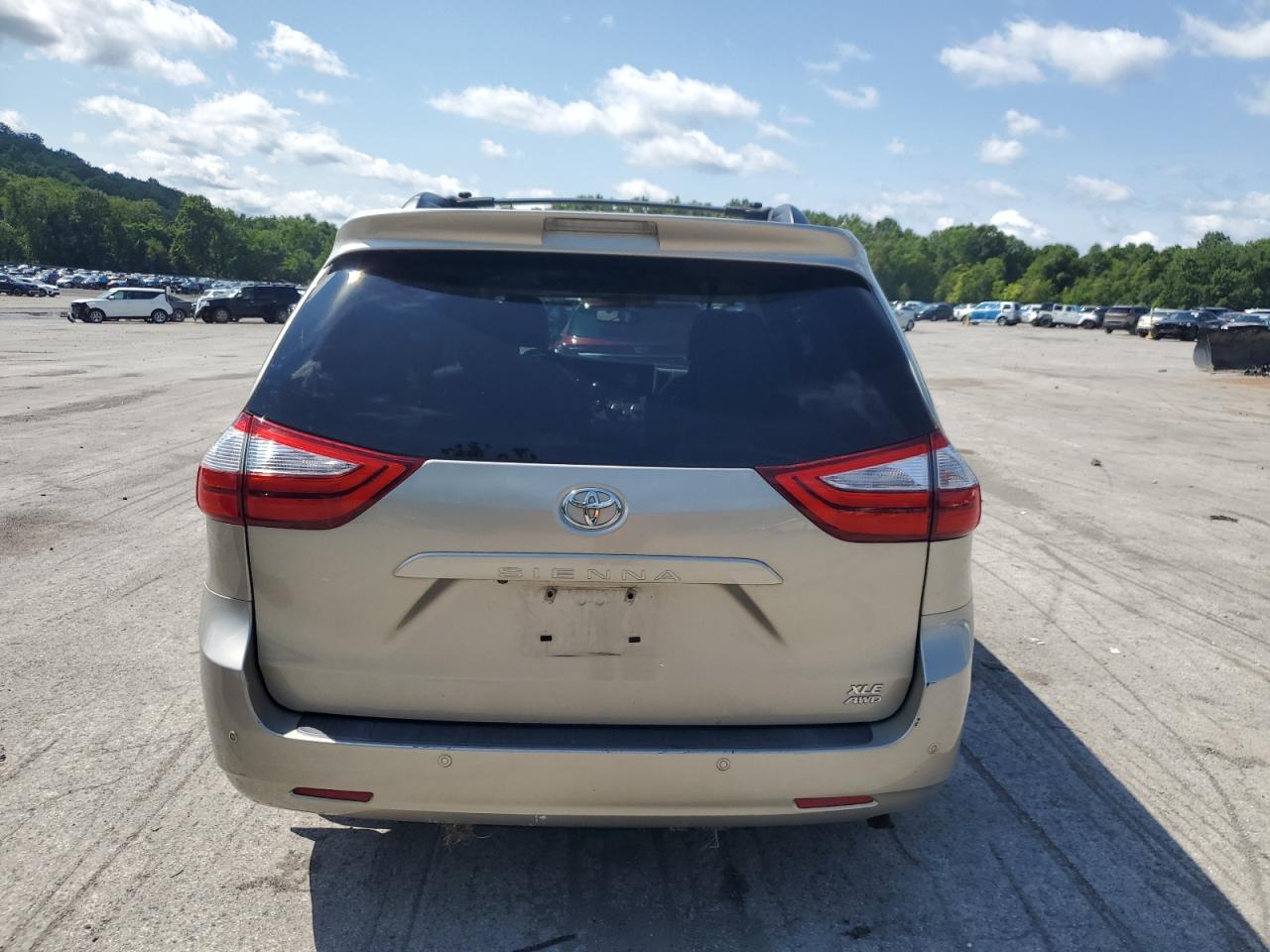 2015 Toyota Sienna Xle - Image 6