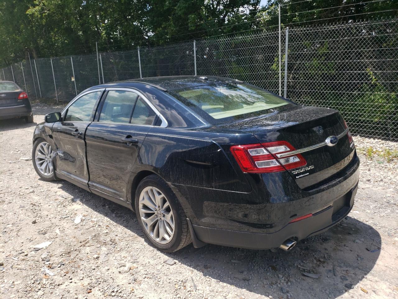 2015 Ford Taurus Limited - Фото 2