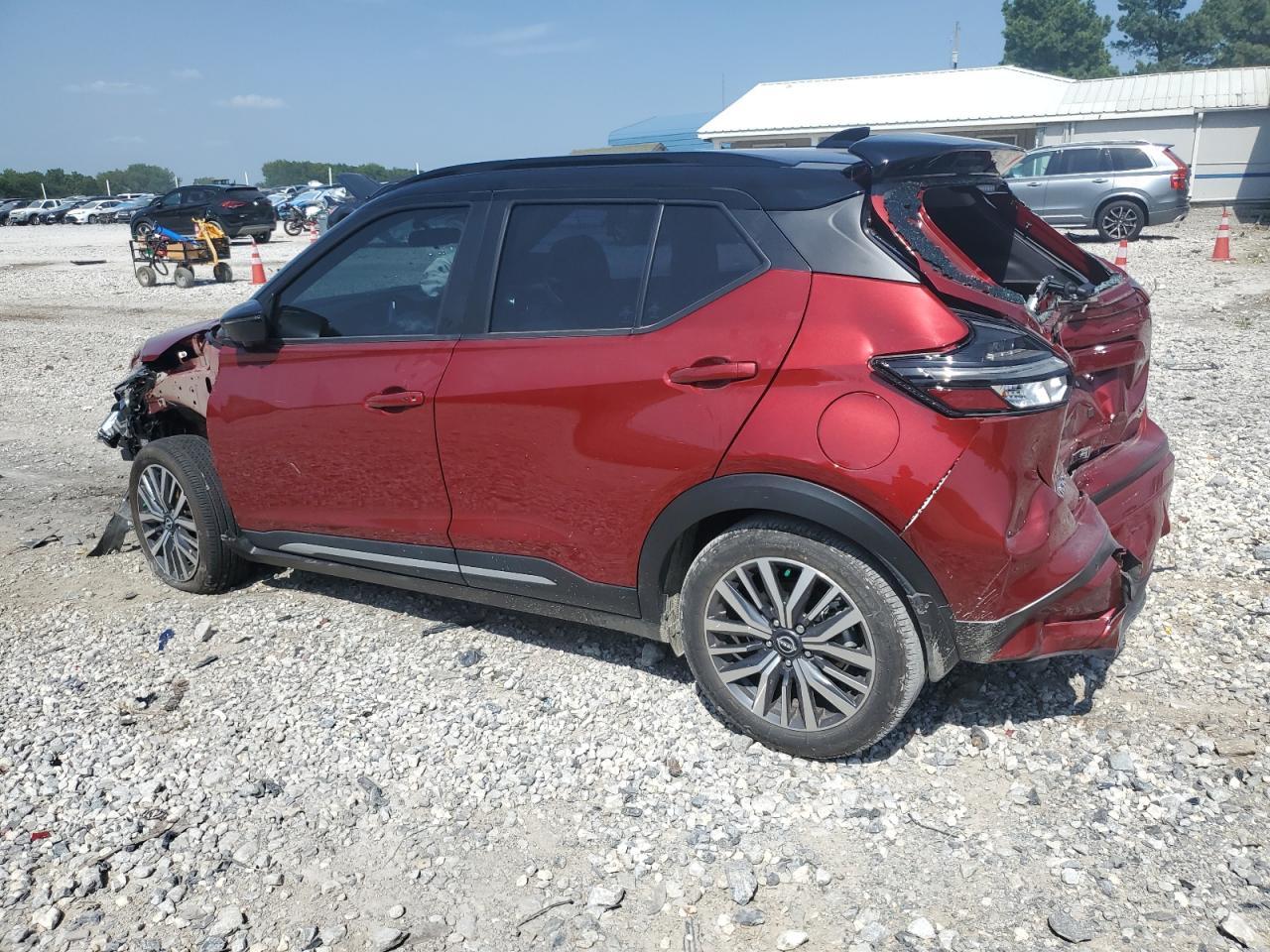 2024 Nissan Kicks Sr - Image 2