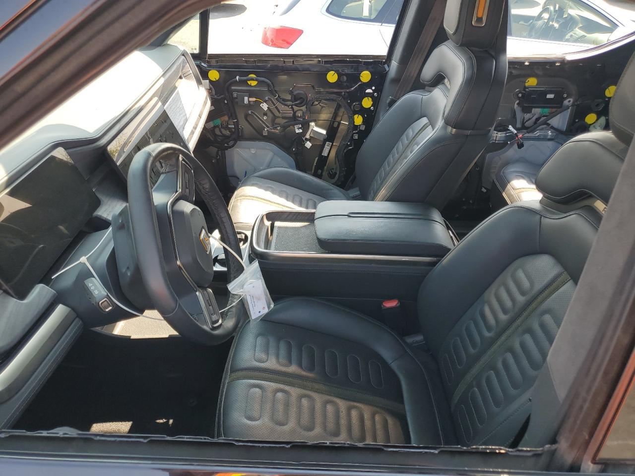 2023 Rivian R1T Adventure - Фото 7