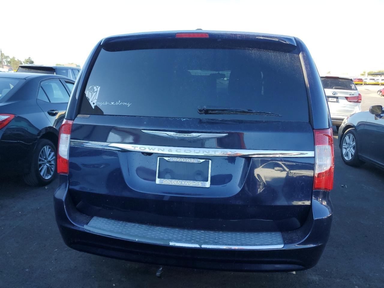 2013 Chrysler Town & Country Touring - Фото 6