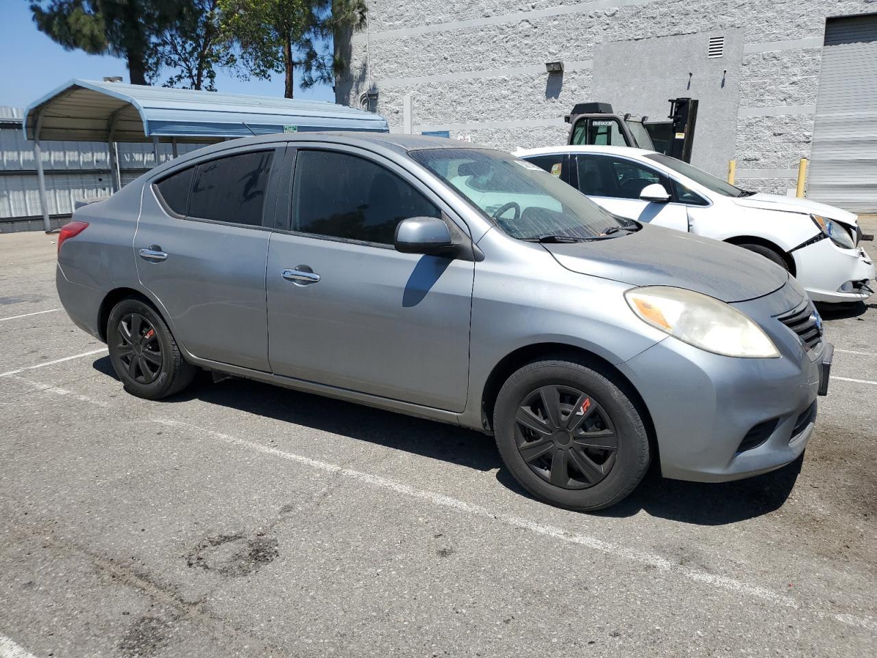 2013 Nissan Versa S - Фото 4