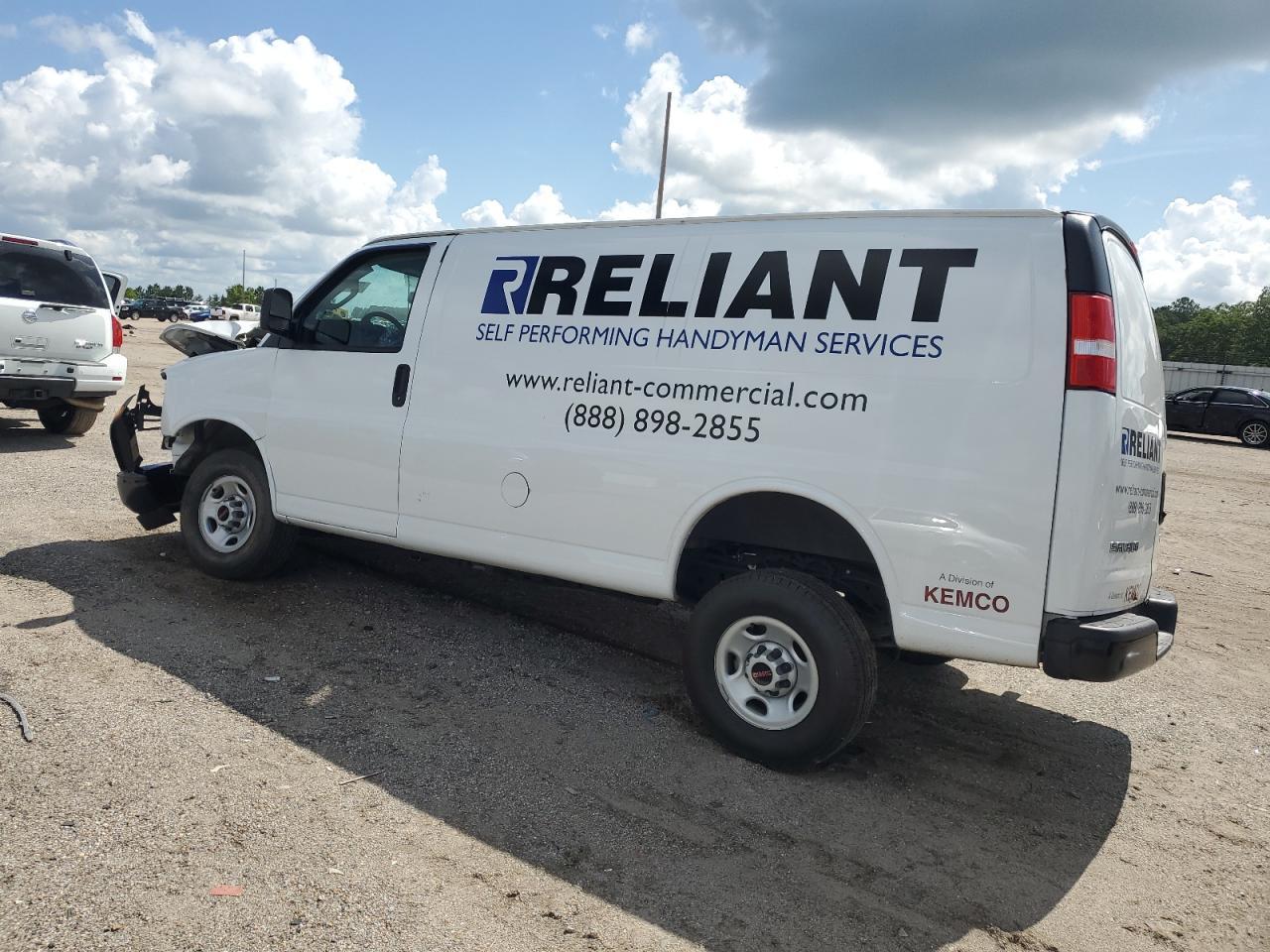 2023 GMC Savana G2500 - Фото 2