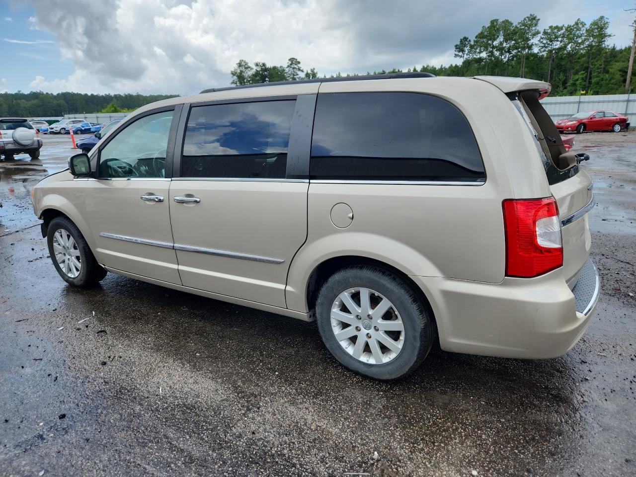 2012 Chrysler Town & Country Touring L - Фото 2