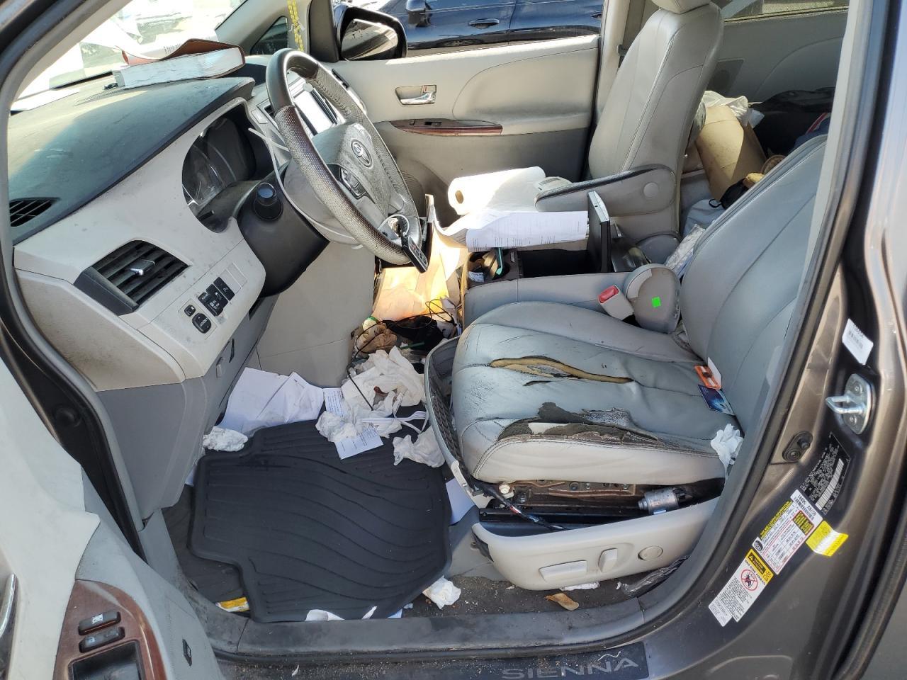 2013 Toyota Sienna Xle - Фото 7