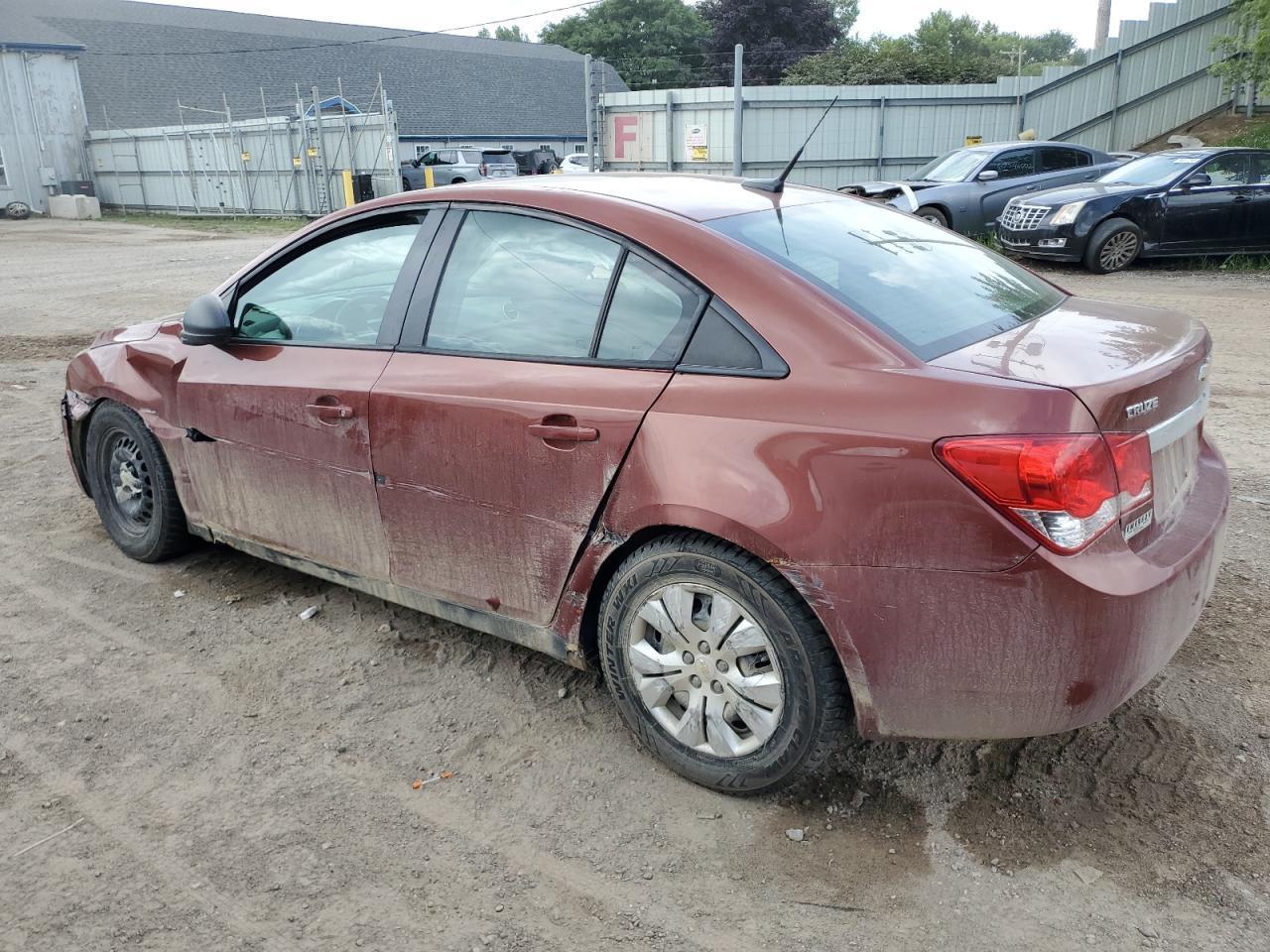 2013 Chevrolet Cruze Ls - Image 2