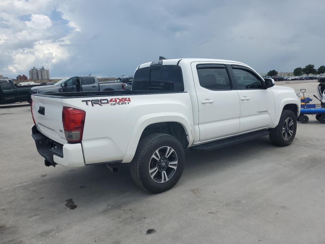 2017 Toyota Tacoma Double Cab Double Cab - Фото 3
