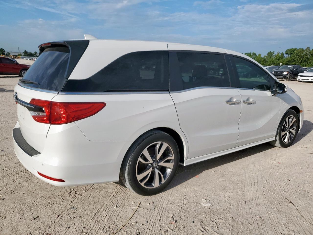 2022 Honda Odyssey Touring - Фото 3