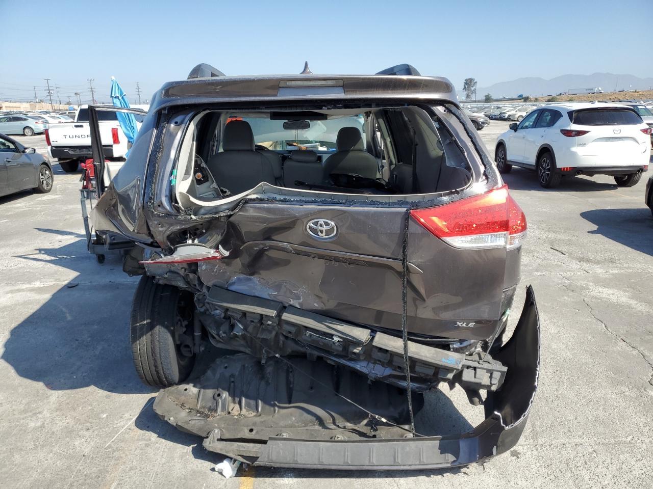 2013 Toyota Sienna Xle - Фото 6