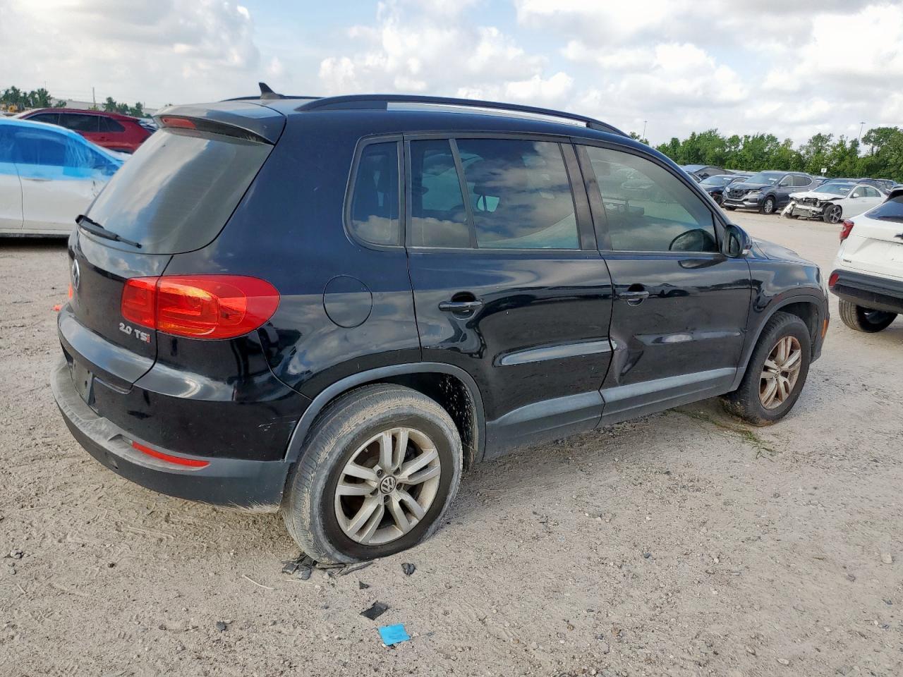 2015 Volkswagen Tiguan S - Фото 3