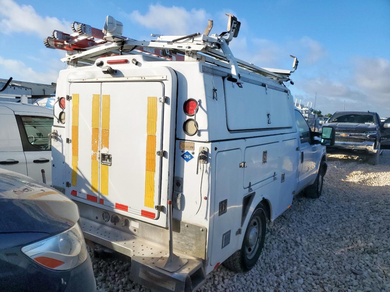 2013 Ford F350 Super Duty - Фото 3