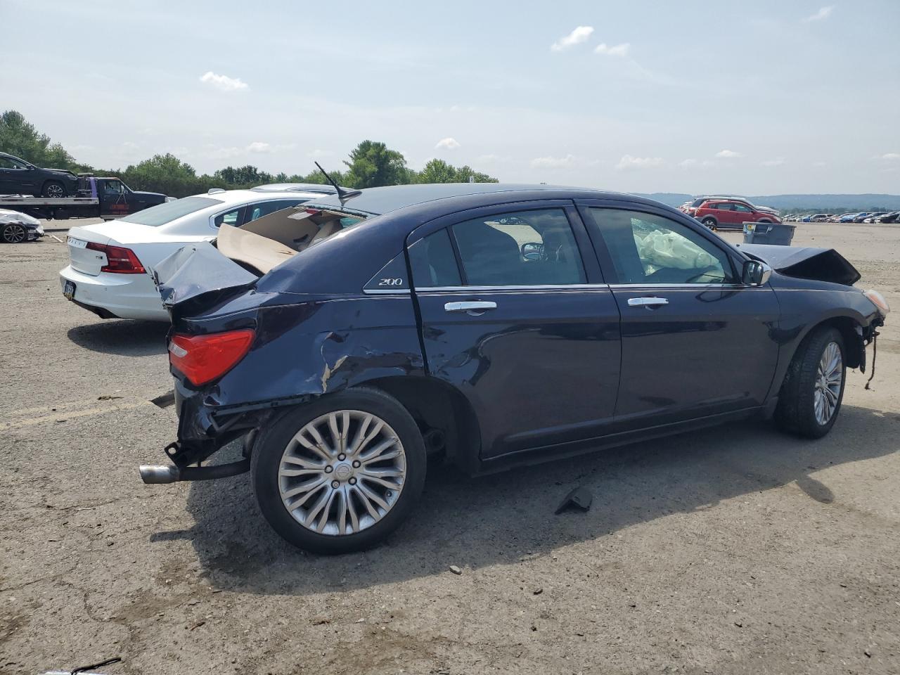 2011 Chrysler 200 Limited - Image 3