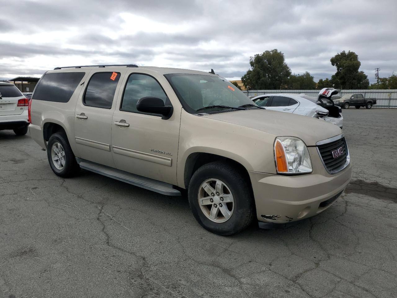 2011 GMC Yukon Xl C1500 Sle - Image 4