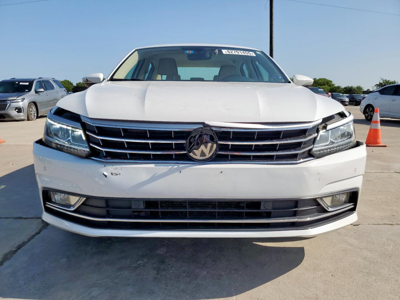 2018 Volkswagen Passat Se - Фото 5