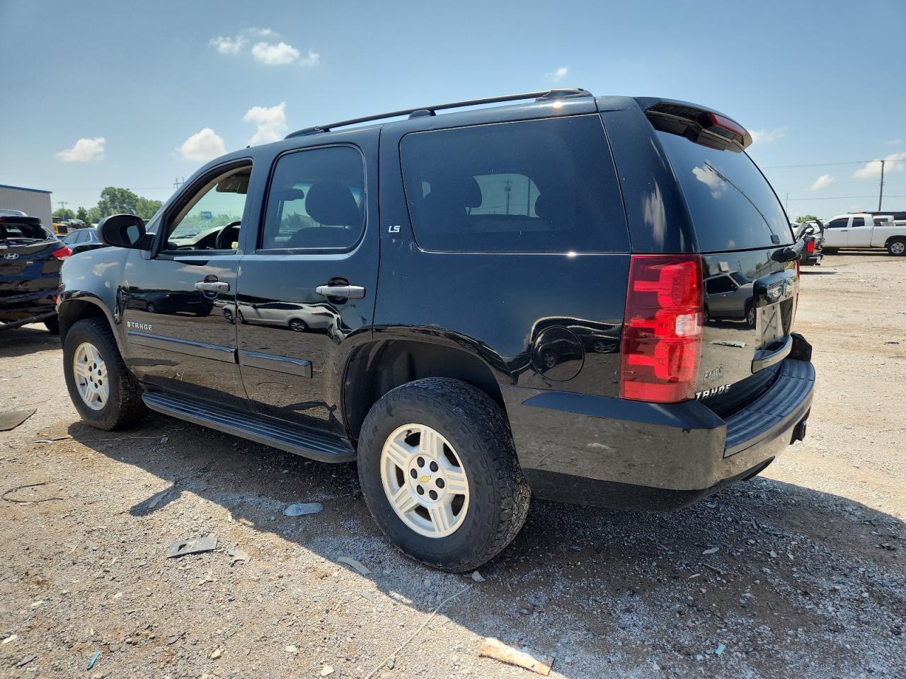 2007 Chevrolet Tahoe C1500 - Image 2