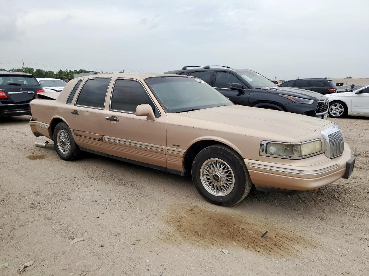 1996 Lincoln Town Car Signature - Image 4