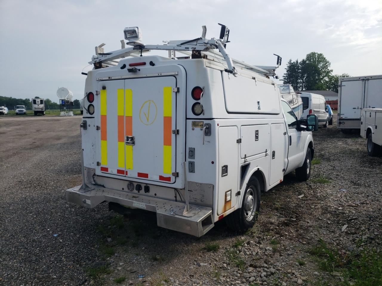 2013 Ford F350 Super Duty - Фото 3