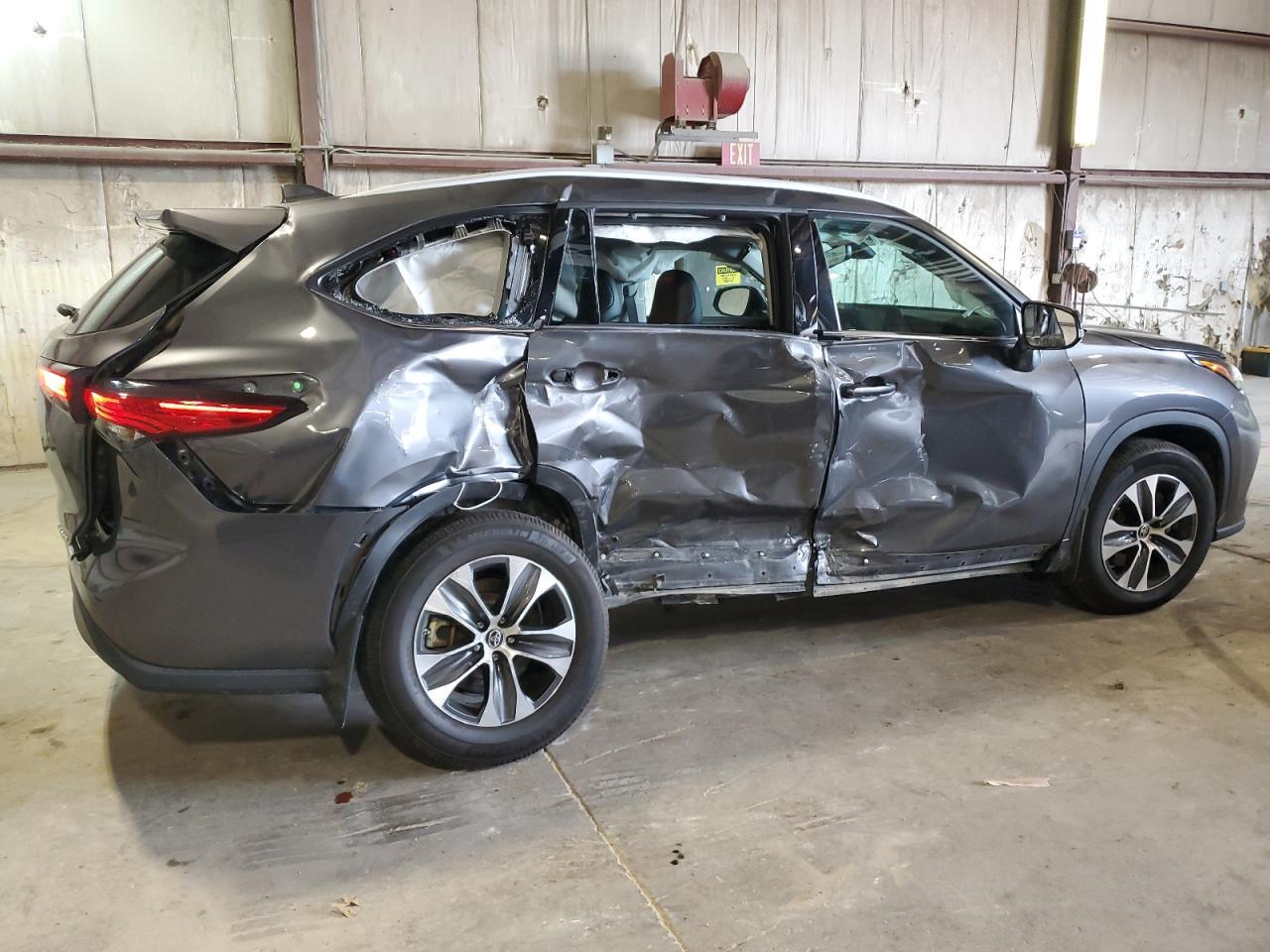 2022 Toyota Highlander Xle - Фото 3