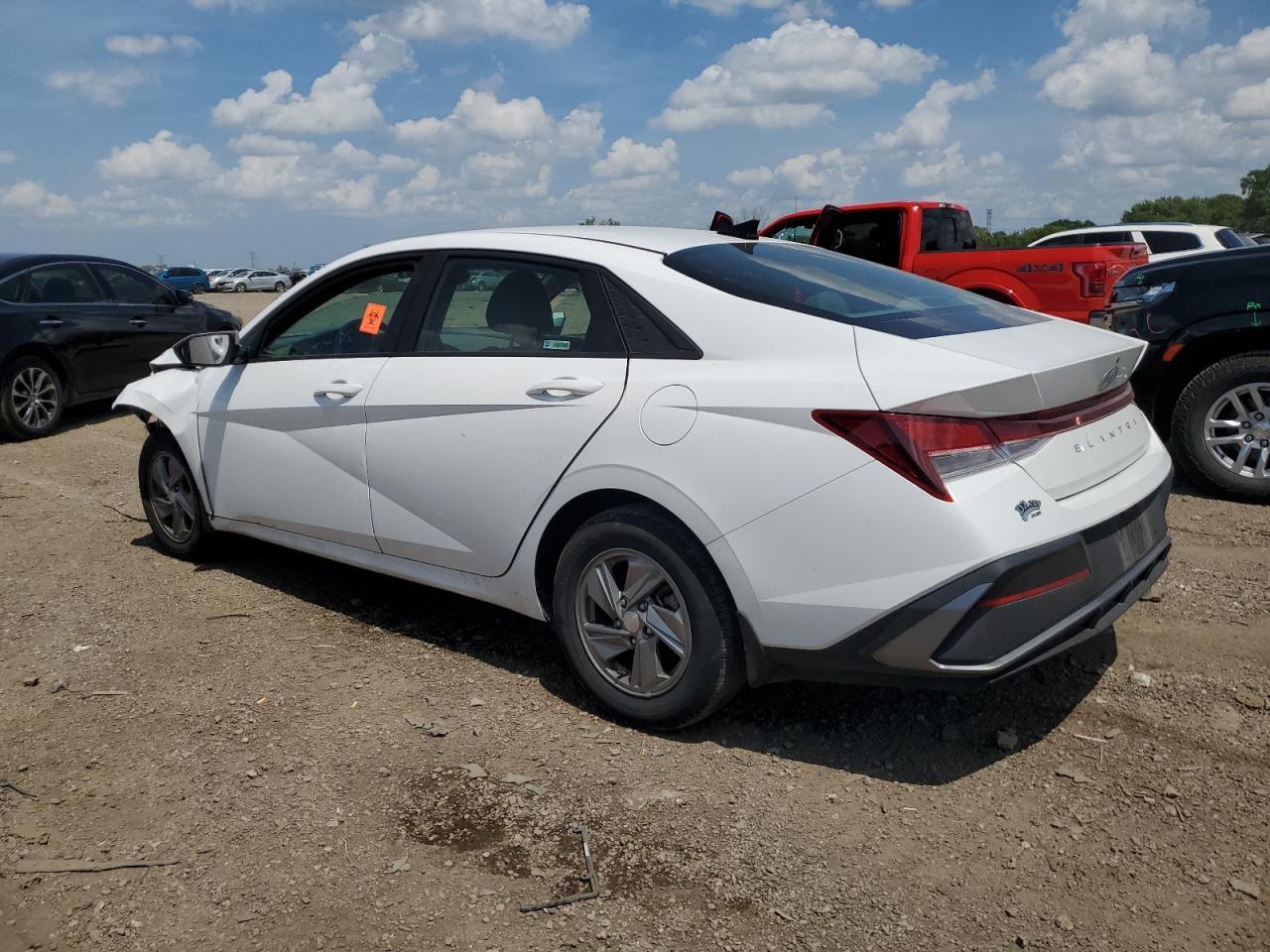 2024 Hyundai Elantra Se - Image 2