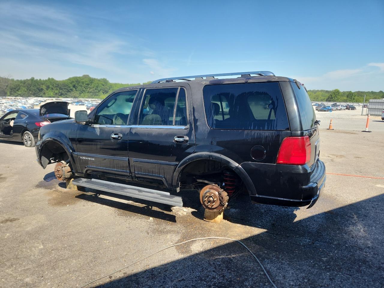 2004 Lincoln Navigator - Фото 2