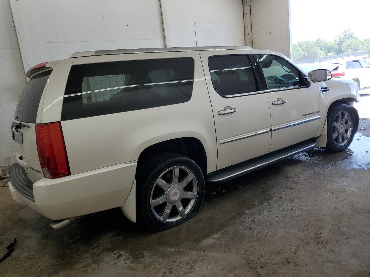 2013 Cadillac Escalade Esv Luxury - Image 3