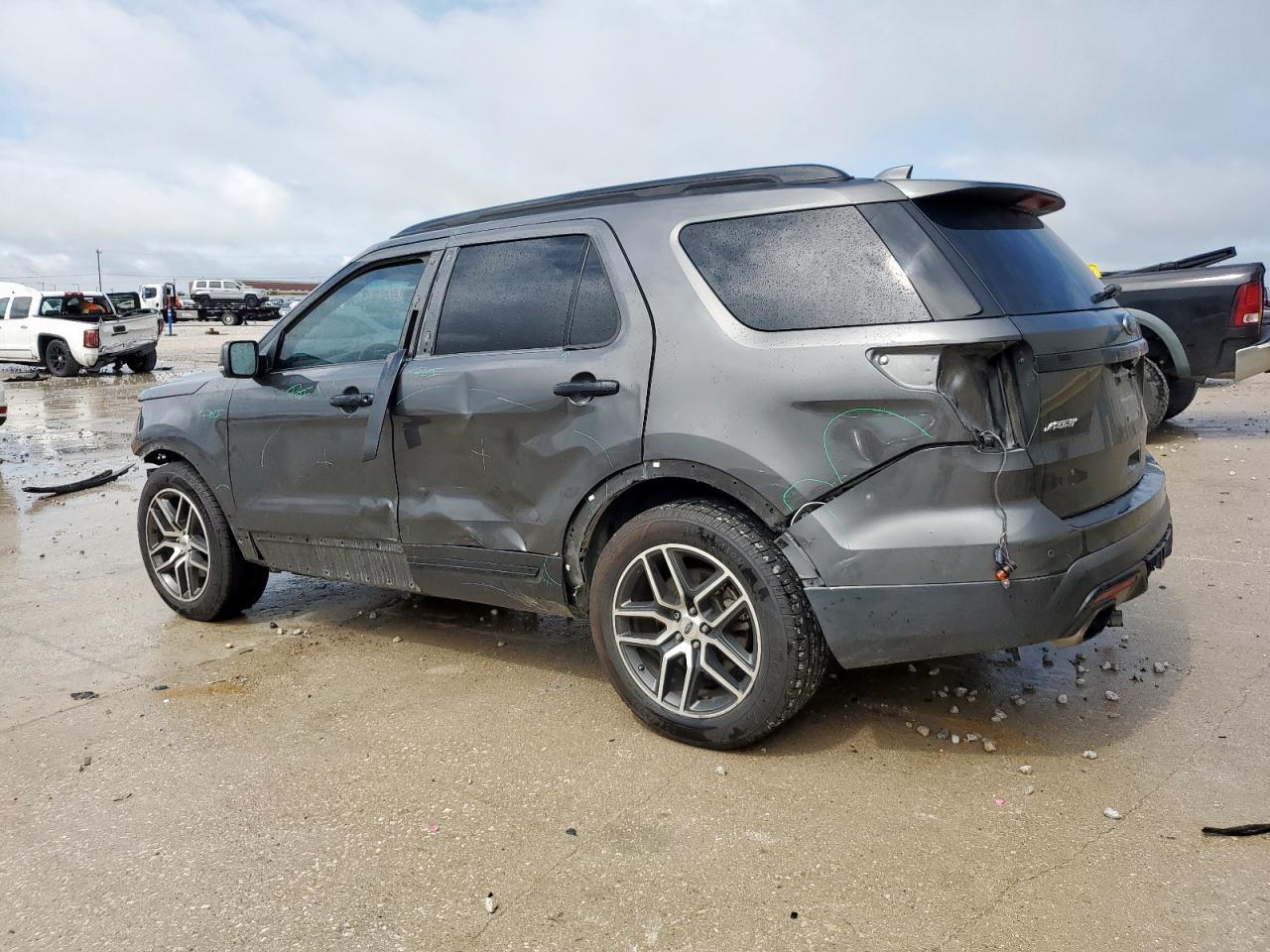 2016 Ford Explorer Sport - Фото 2