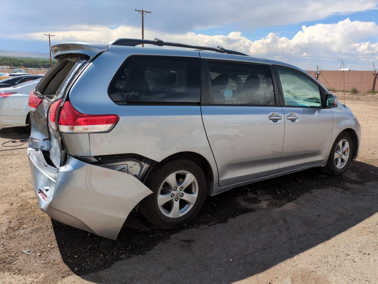 2013 Toyota Sienna Le - Фото 3